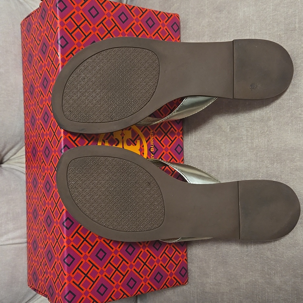 Tory Burch Monroe Thong Mirror Metallic Spark Gold Sandals, Size 5 - Picture 7 of 9